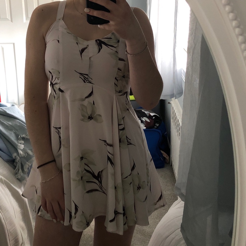 Urban light pink flowy dress